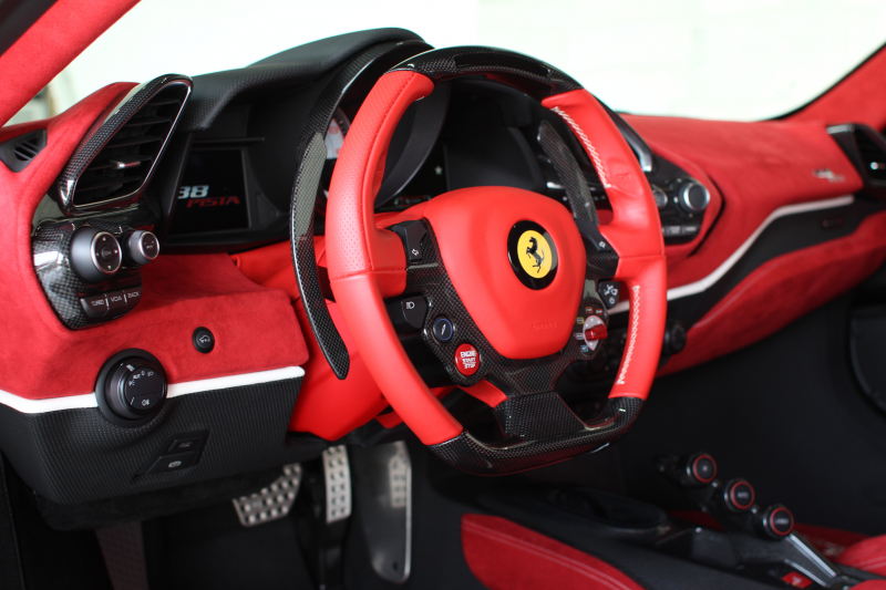 フェラーリ 488ピスタ D車 Bianco Italia OP総額¥12,236,000ー フェラーリ 488ピスタ D車 Bianco Italia OP総額¥12,236,000ー